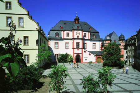 Außenansicht des Kauf- Und Danzhaus in Koblenz.
