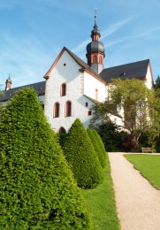 Die Außenanlage im Kloster Eberbach Eltville.